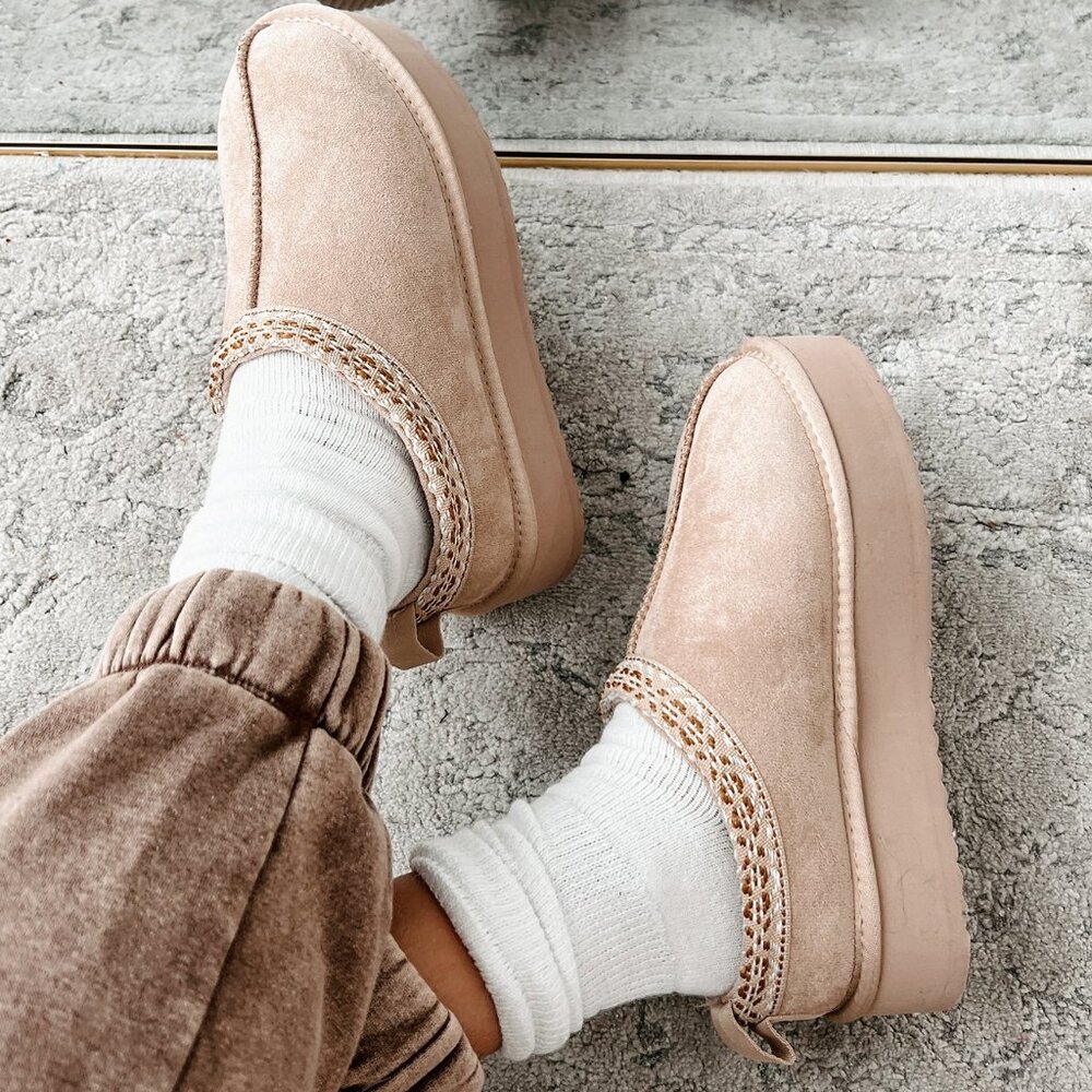 NEW🔥 Beige Faux Fur/Suede Lined Flat Platform Slip-On Slipper Shoe Mini Booties